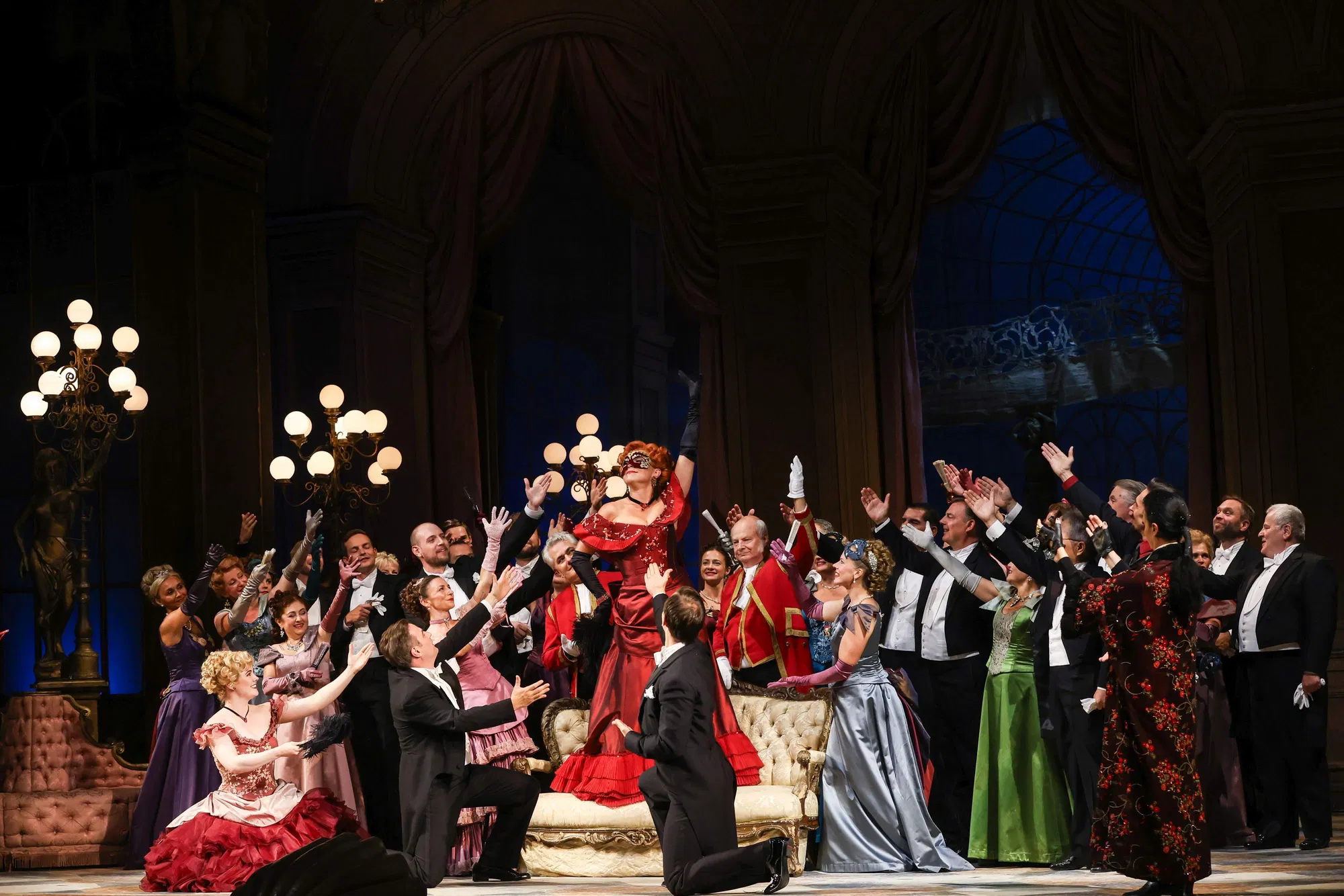 Robert Palfrader spielt Frosch in "Die Fledermaus" - Sing-Along