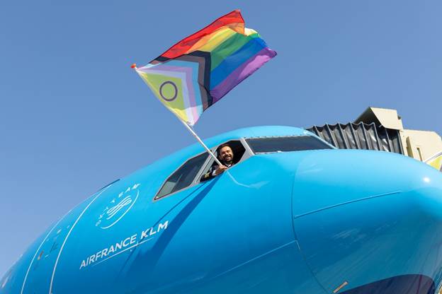 KLM präsentiert seine Partnerschaft mit WorldPride Amsterdam 2026